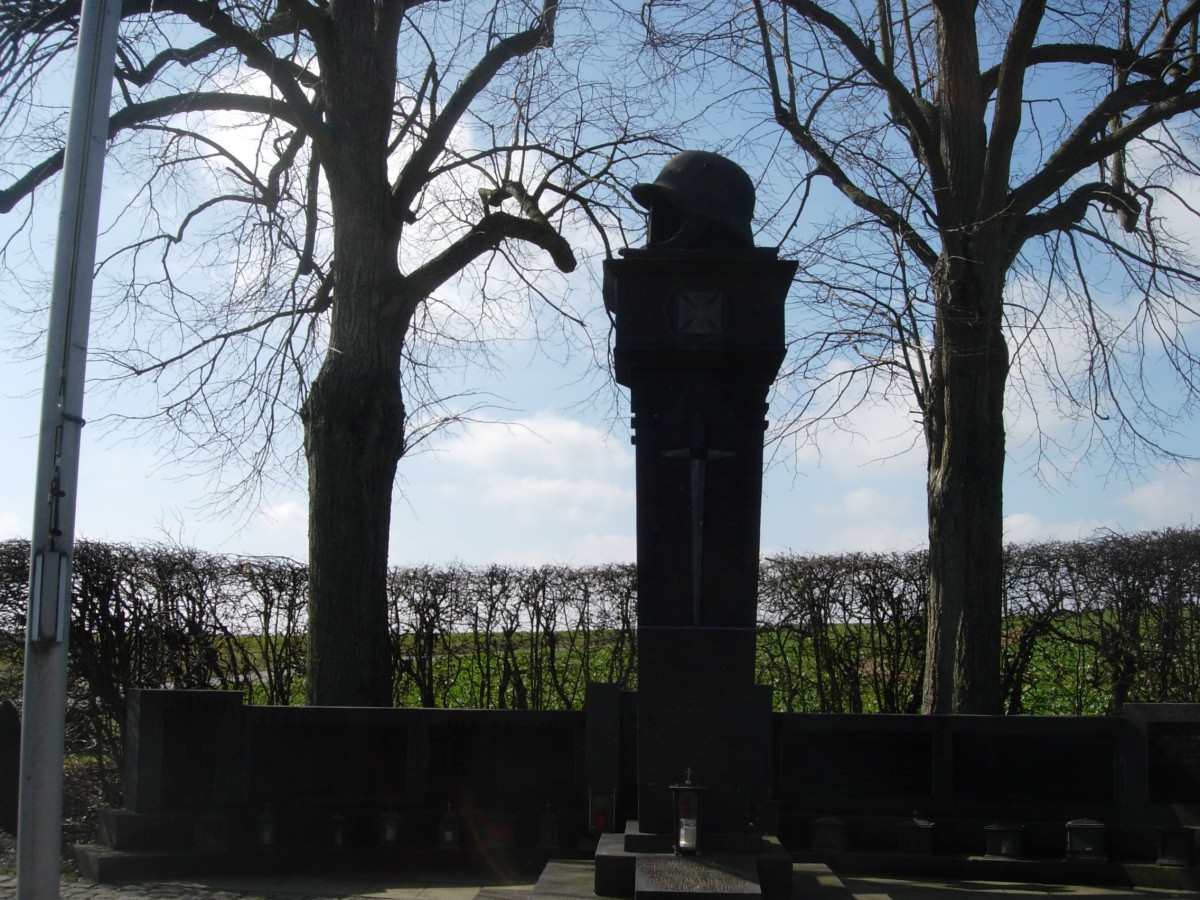 Kriegerdenkmal 3 Düngenheim